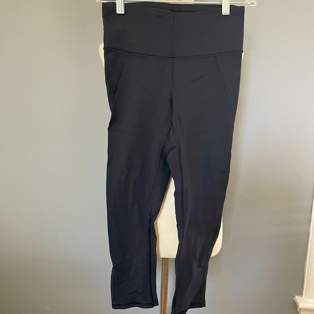 Athleta black leggings size xs 3/4 length